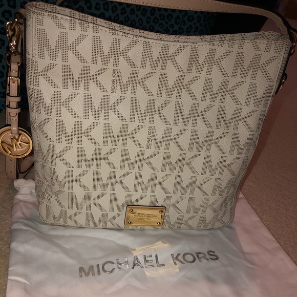 Michael Kors Jet Set Large Messenger - Picture 1 of 4
